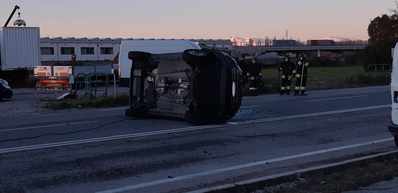 Immagine per Scontro sulla regionale a Villesse, elitrasportata una donna